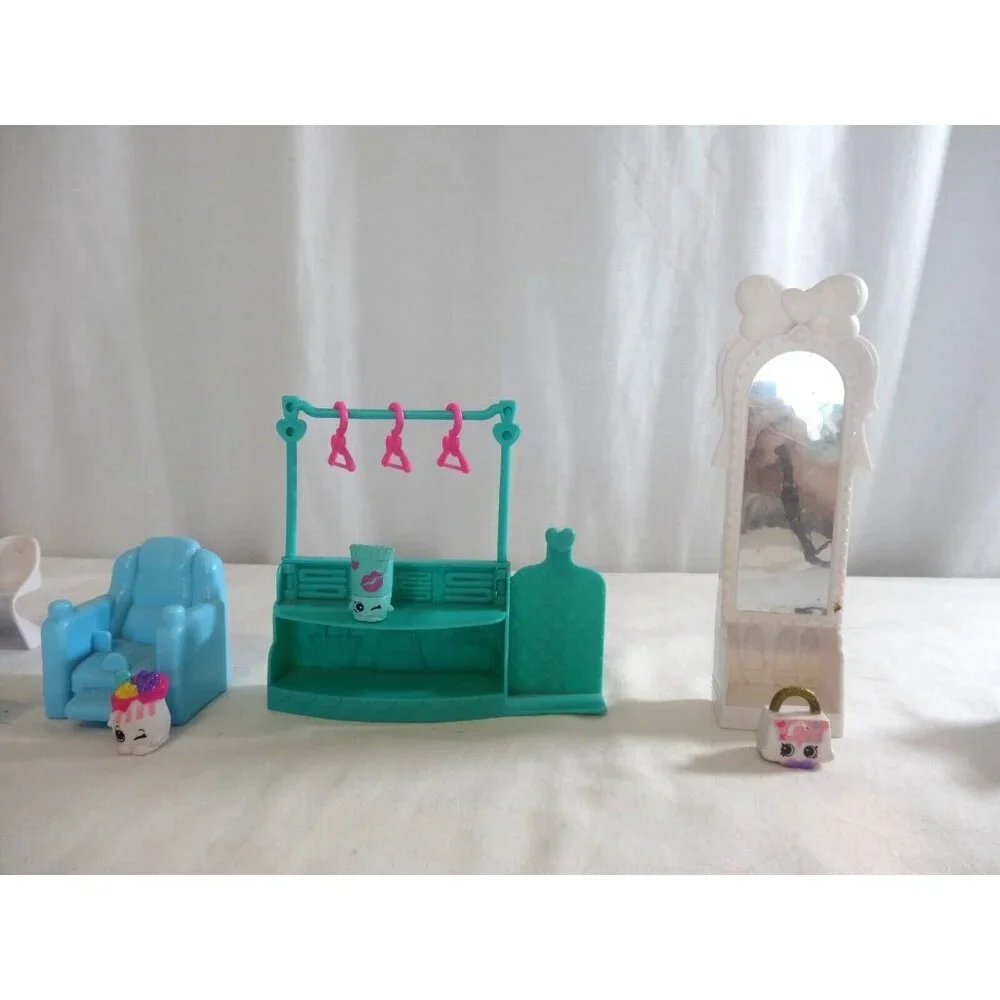 Shopkins Shopville Super Mall Shoppies Figures Acces Furniture and 4 Rare shopki